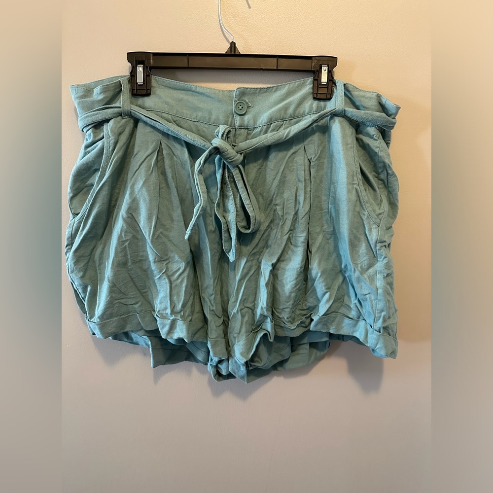 Tie belt shorts